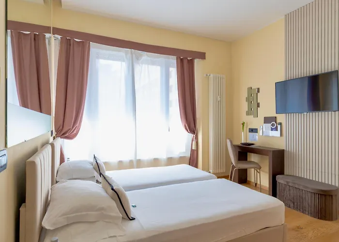 Ah - Fashion District Affittacamere 4*