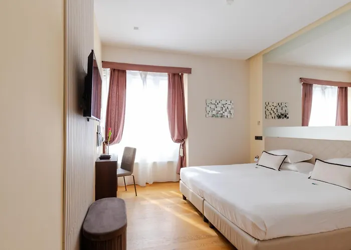 Ah - Fashion District Milánó