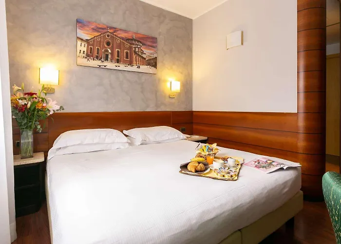 Hotel Mirage Sure Collection By Western