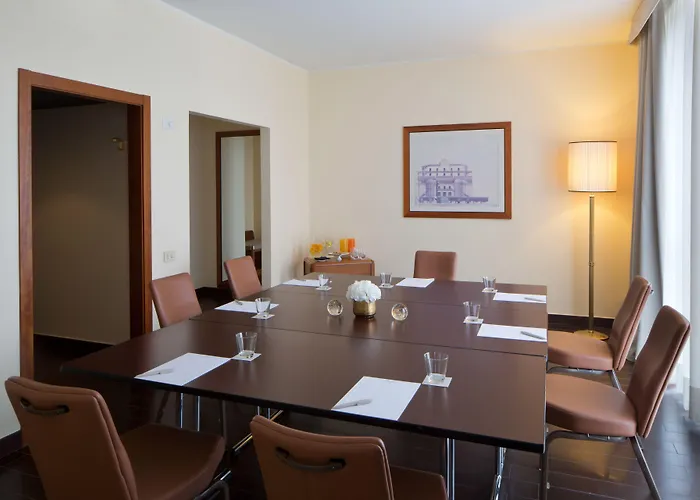 מלון Starhotels Business Palace