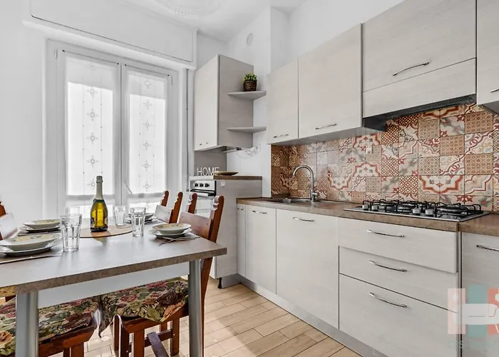 Ap52 - 10 Minutes From Station - *