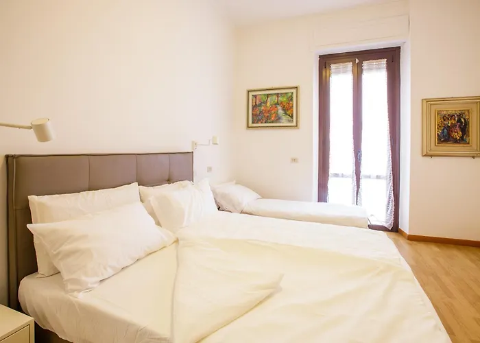 Minimal Near Bocconi ميلان