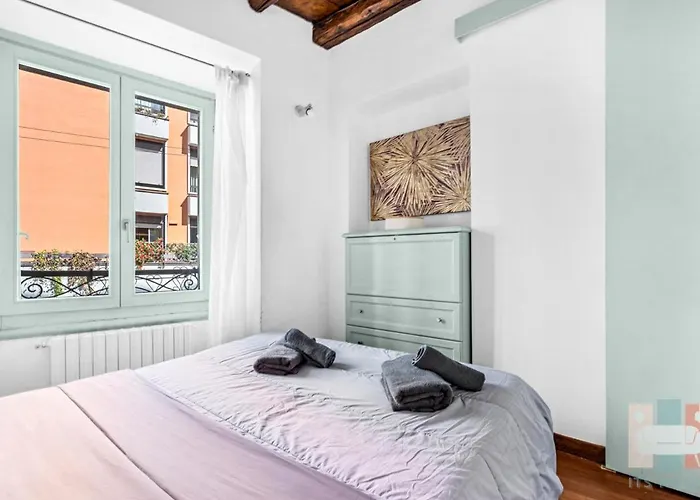 Mos29 - Luxurious - Near The Duomo