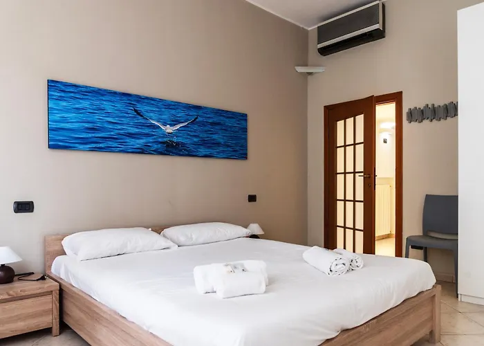 Youhosty - Secret Garden * Milán