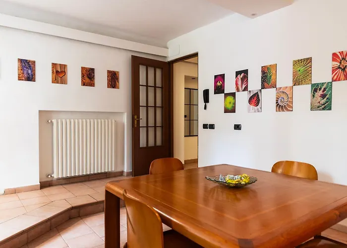 Youhosty - Secret Garden * Milán