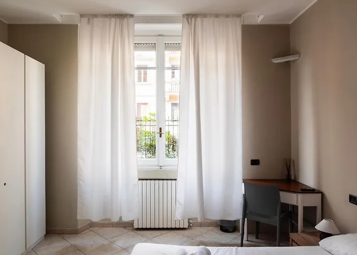 Youhosty - Secret Garden * Milán