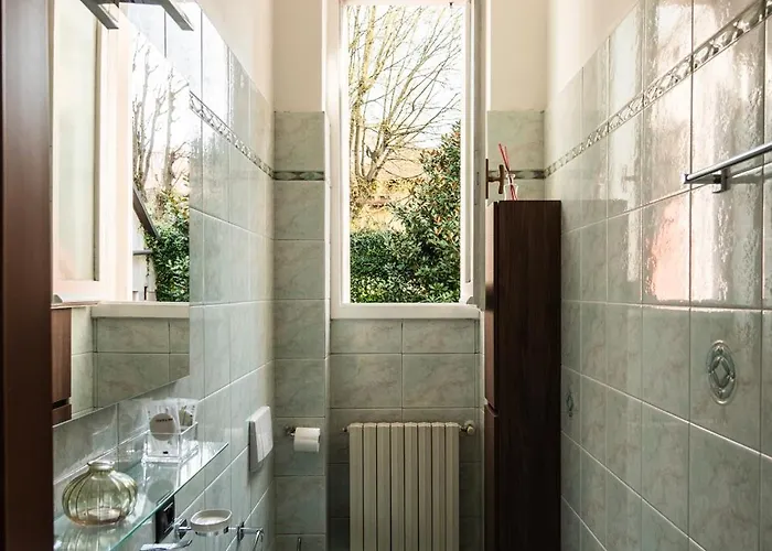 Youhosty - Secret Garden Milán