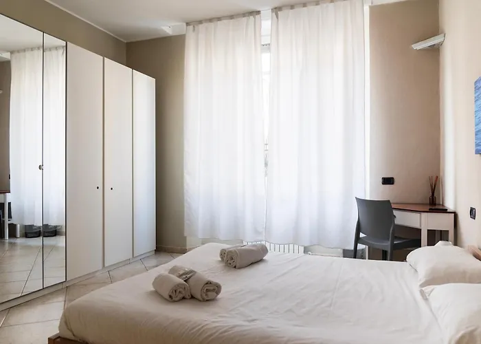 Youhosty - Secret Garden * Milán