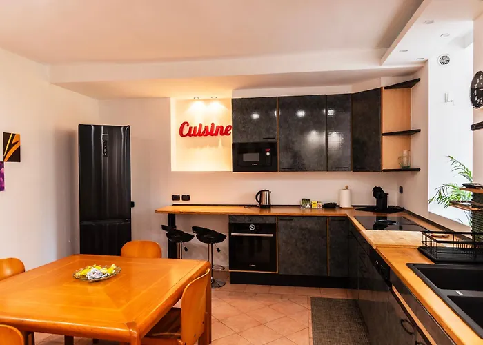 Youhosty - Secret Garden Milán