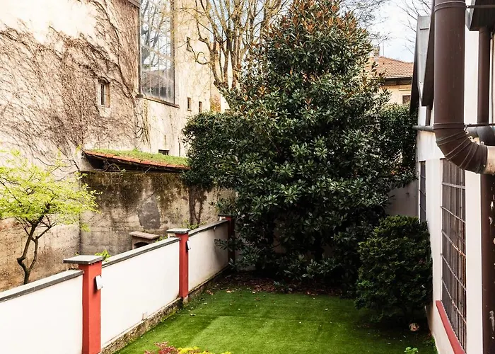 Youhosty - Secret Garden