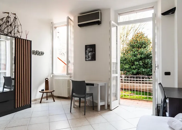 Youhosty - Secret Garden Apartmán Milán