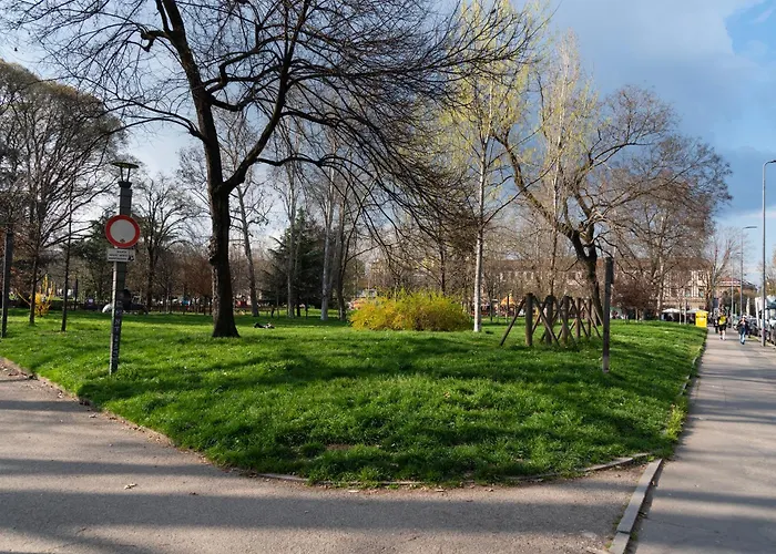 Youhosty - Secret Garden Milán