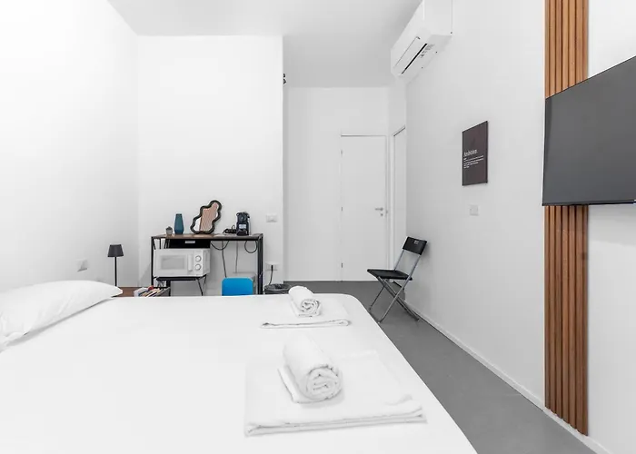 12 -near Train Station -15 Min Rho Fiera-duomo-malpensa מילאנו