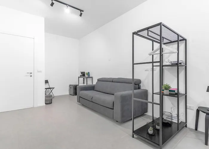 בית הארחה 12 -near Train Station -15 Min Rho Fiera-duomo-malpensa 3*