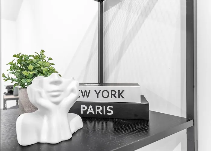 בית הארחה 12 -near Train Station -15 Min Rho Fiera-duomo-malpensa