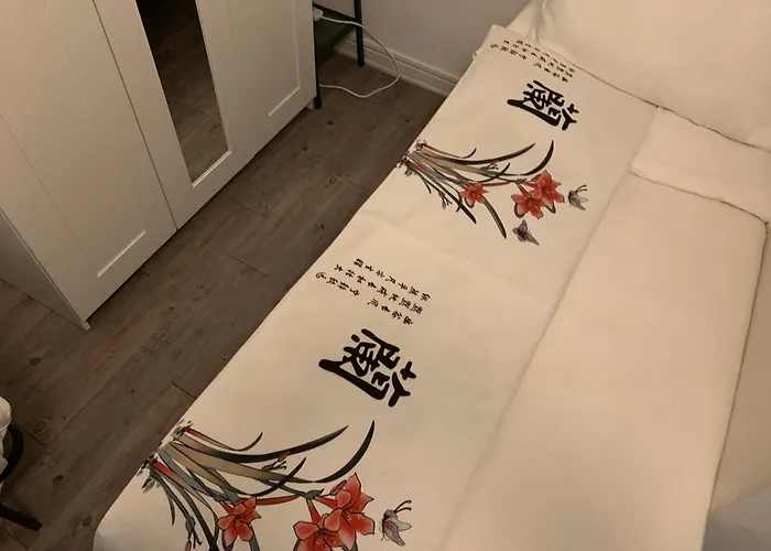 Quiet & Relaxing Place - 1 Min To Metro - Later Check-in After At 19 - Lgbt Friendly - Private & Shared - Ideal For Women - No People Do Not Respect The Time - No People Do Not For Sleep Before Midnight 24