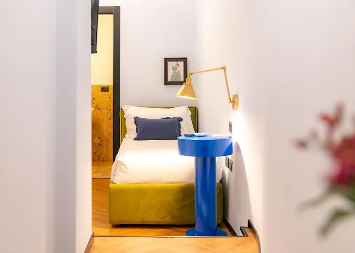 V-collection Solferino ميلان