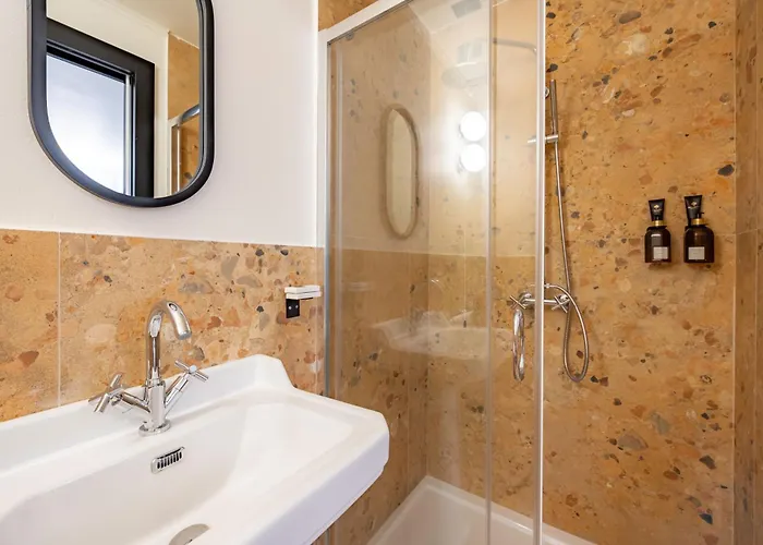 ゲストハウス V-collection Solferino 3*