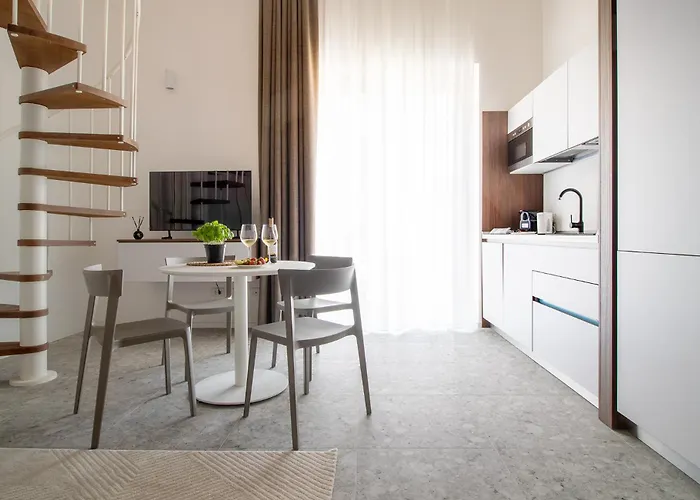 The Vertical House - Elegant Refuge On Two Floors Lägenhet