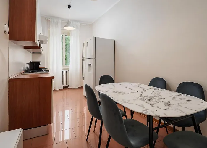 Apartment Stylish Two-bedroom Near Fiera Exhibition Area Just Minutes From Wagner Metro Station Red Line M1