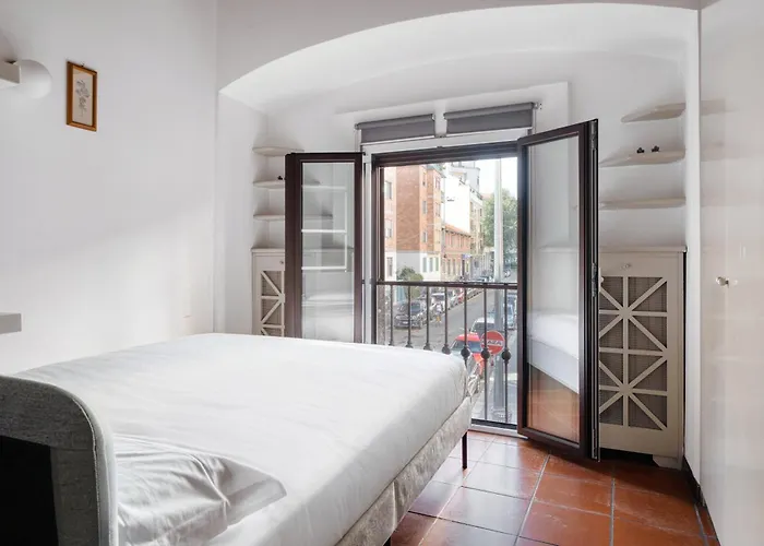 Hostmate - - Savona - Solari