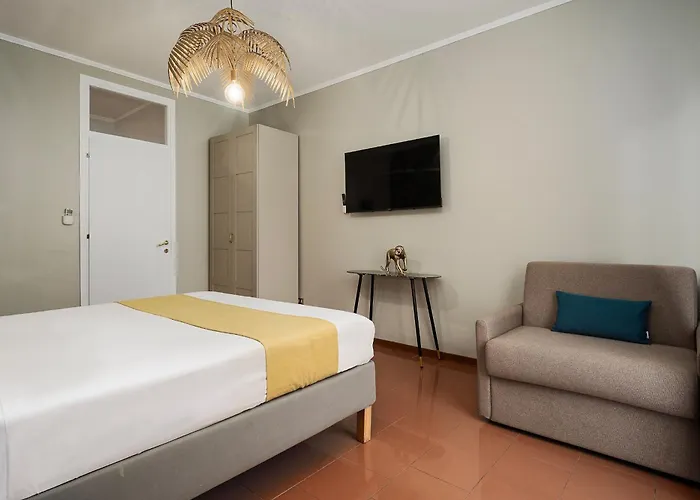 Apartment Stylish Two-bedroom Near Fiera Exhibition Area Just Minutes From Wagner Metro Station Red Line M1 Milan