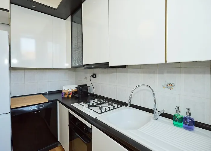 Family Friendly & Spacious W Balcony Metro * 밀라노