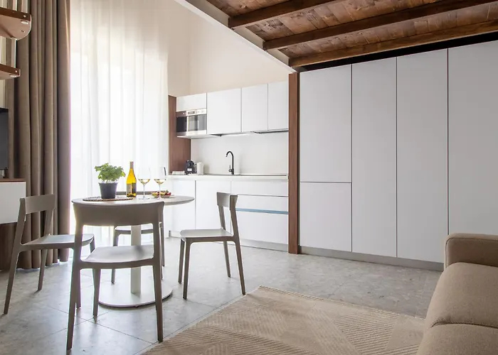 The Vertical House - Elegant Refuge On Two Floors Lägenhet *