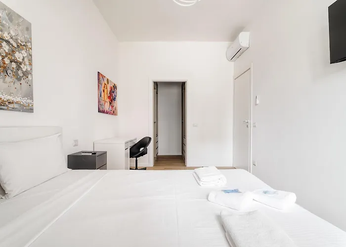 Joivy Stylish 2-bedroom Flat Near Citylife District *