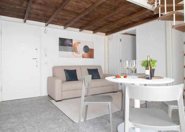 The Vertical House - Elegant Refuge On Two Floors Lägenhet