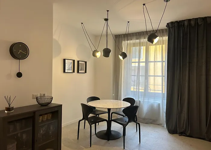 Fifty Eight Repubblica Three Bedrooms アパート *