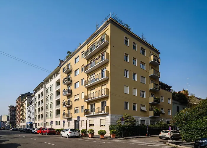 Stylish Two-bedroom Near Fiera Exhibition Area Just Minutes From Wagner Metro Station Red Line M1 Milan