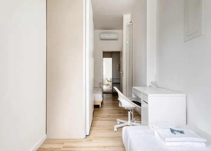 Joivy Stylish 2-bedroom Flat Near Citylife District Милан