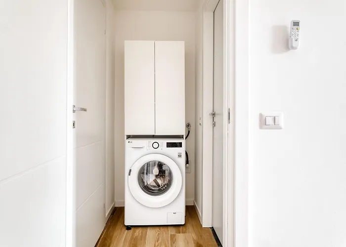 Joivy Stylish 2-bedroom Flat Near Citylife District Апартаменты *