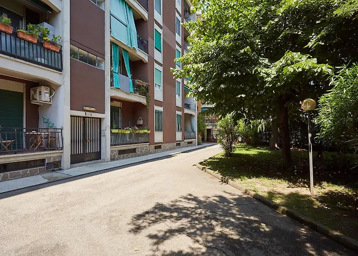 Family Friendly & Spacious W Balcony Metro