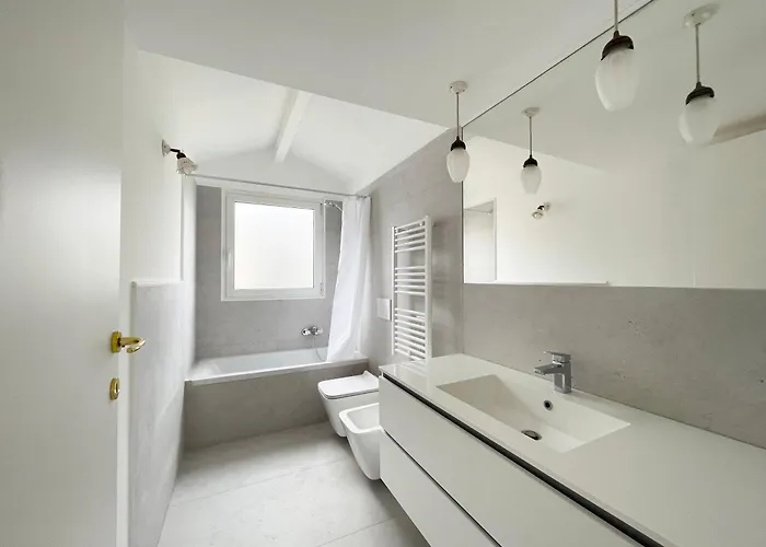 Mansarda Con Terrazzo Centralissima * Milano