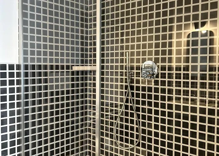 アパート Fifty Eight Repubblica Three Bedrooms ミラノ