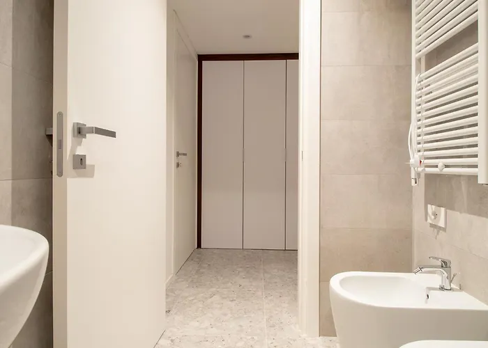 The Vertical House - Elegant Refuge On Two Floors