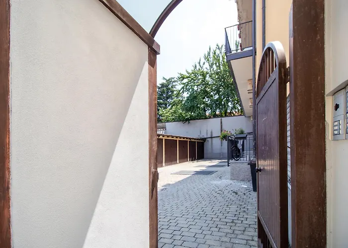 The Vertical House - Elegant Refuge On Two Floors