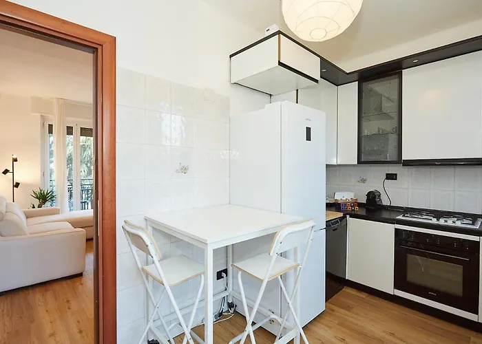 Family Friendly & Spacious W Balcony Metro Milano