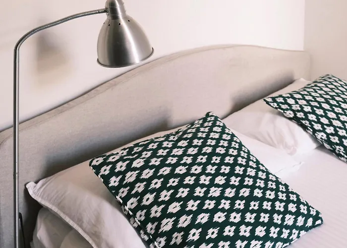 Comecasa 3 Bedrooms Near Bocconi Διαμέρισμα *