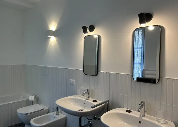 Fifty Eight Repubblica Three Bedrooms アパート *