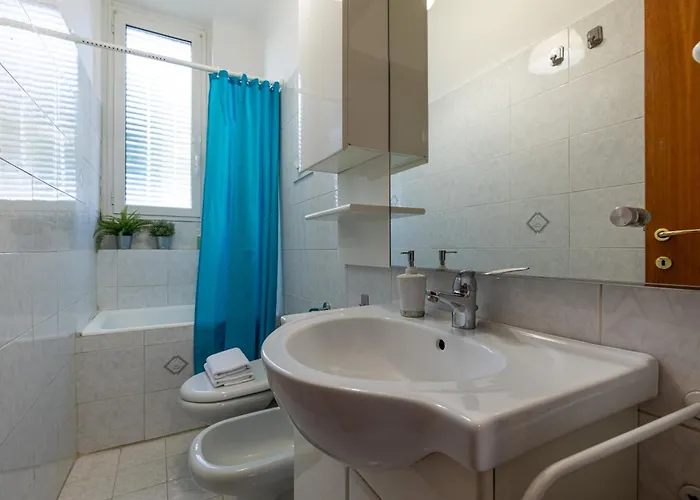 Family Friendly & Spacious W Balcony Metro Milano