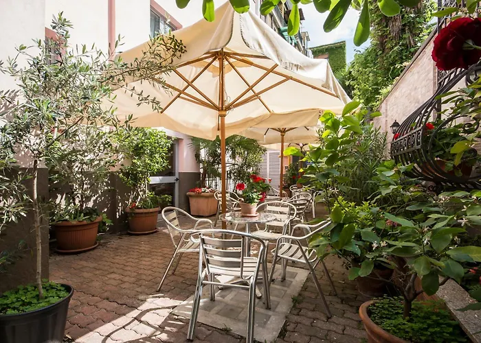Отель Vittoria Милан