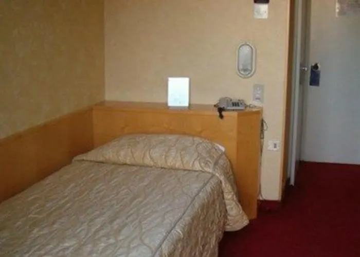 Mokinba Sant'ambroeus 3* מילאנו