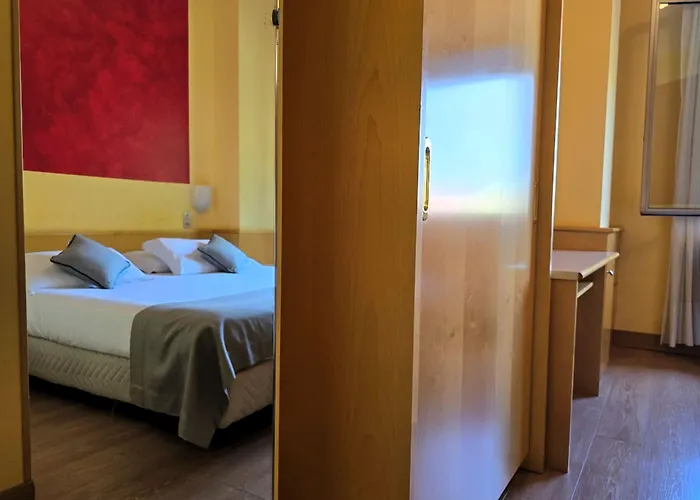 Mokinba Sant'ambroeus 3* מילאנו