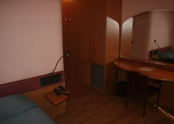 Albert Hotel Hotell 3*