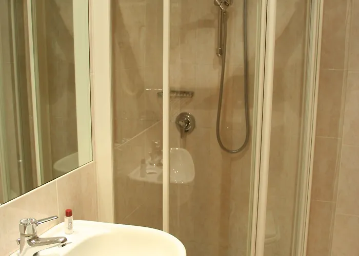 Albert Hotel 3* מילאנו