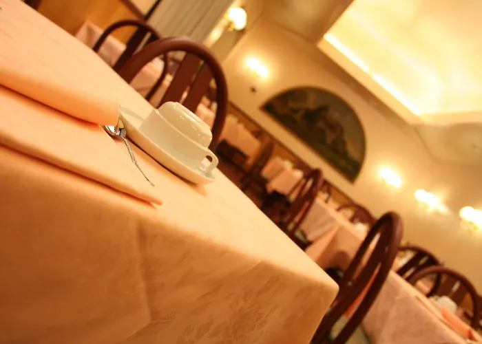 Albert Hotel Hotell 3*