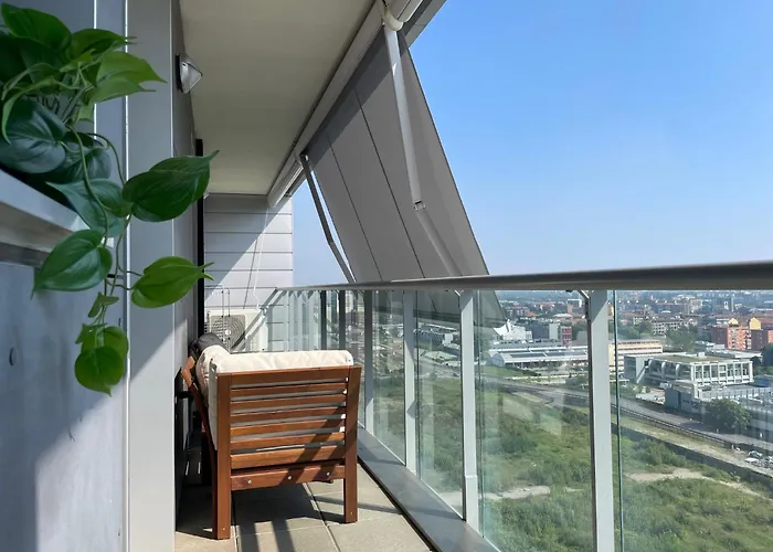 Skyline15-elegant Panoramic Apartment-metro M1- Only 20 Minutes From Cathedral *